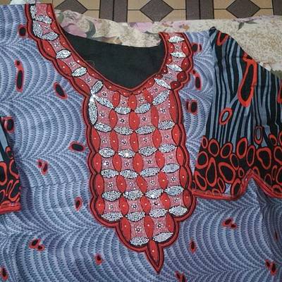 Caftan brodé main — taille M, porté une fois