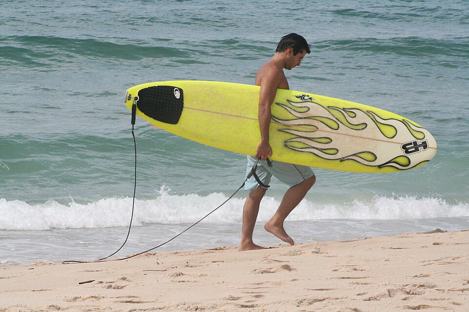 Planche de surf 6'2 — avec housse et leash