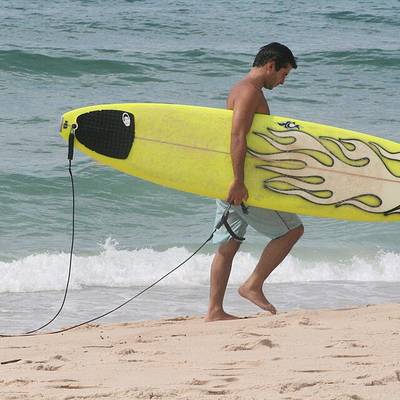 Planche de surf 6'2 — avec housse et leash