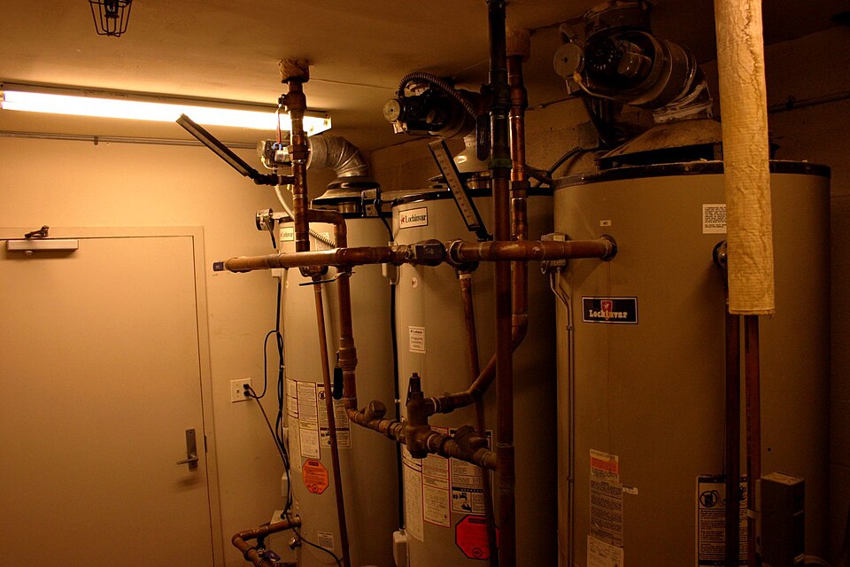 Chauffe-eau électrique 100 L — Ariston, 1 an