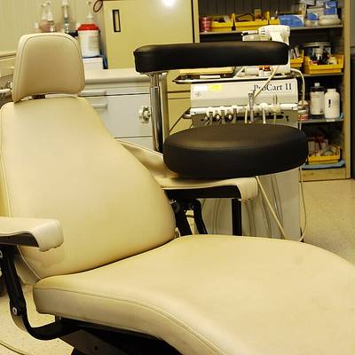Fauteuil dentaire complet — révisé, avec compresseur