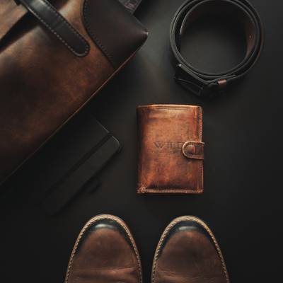 Sacoche, ceinture et portefeuille en cuir